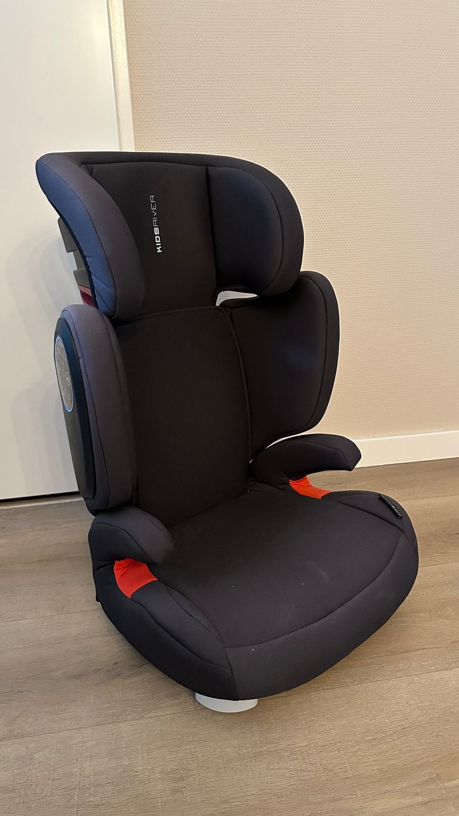 Kidsriver Autostoel Zwart - Zo goed als nieuw, Kinderen en Baby's, Autostoeltjes, Autogordel, Afneembare rugleuning, Zo goed als nieuw
