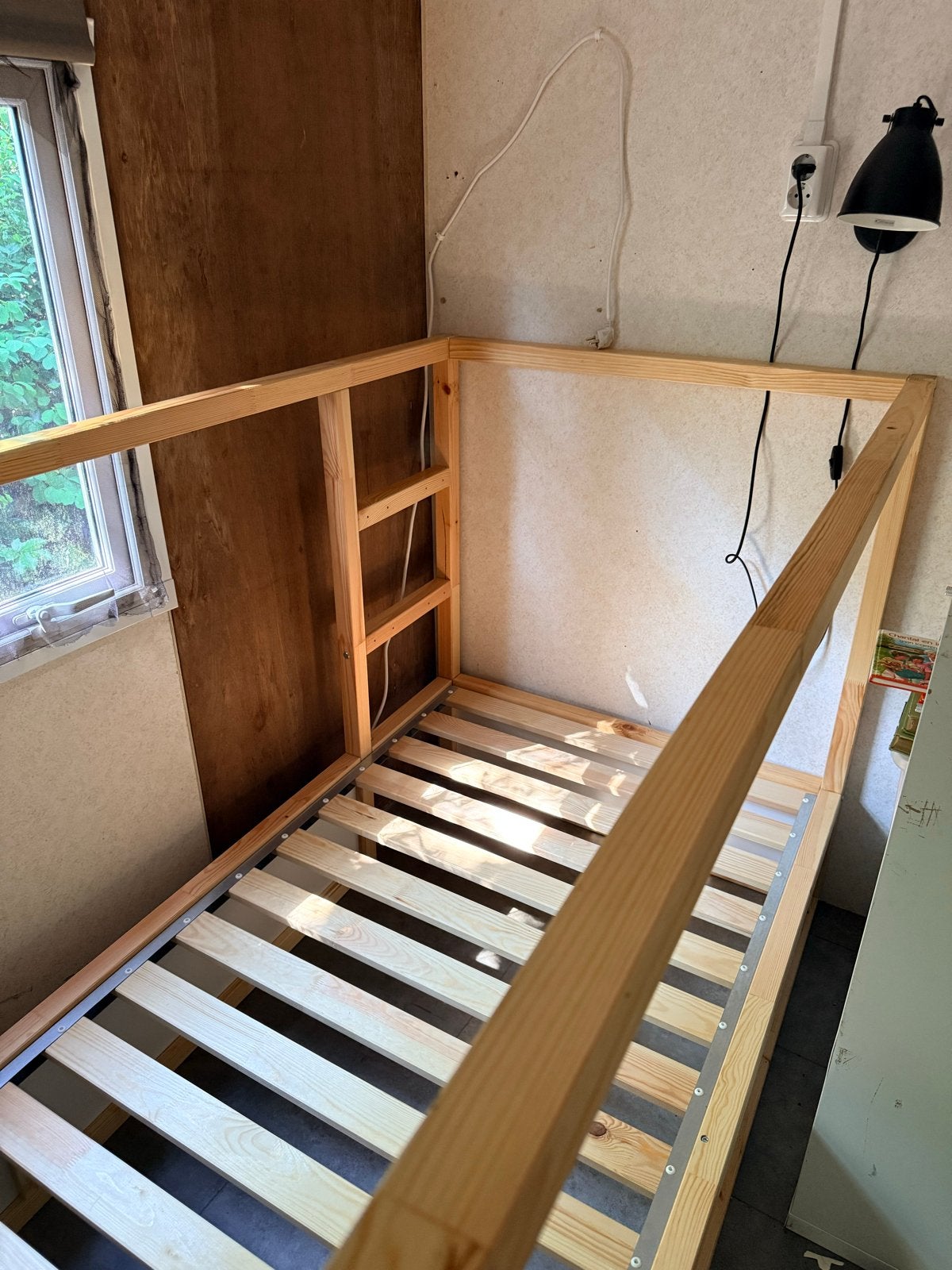 IKEA KURA bed / hoogslaper – wit – 1 jr oud – nette staat, Ophalen, 85 tot 100 cm, Lattenbodem, Zo goed als nieuw