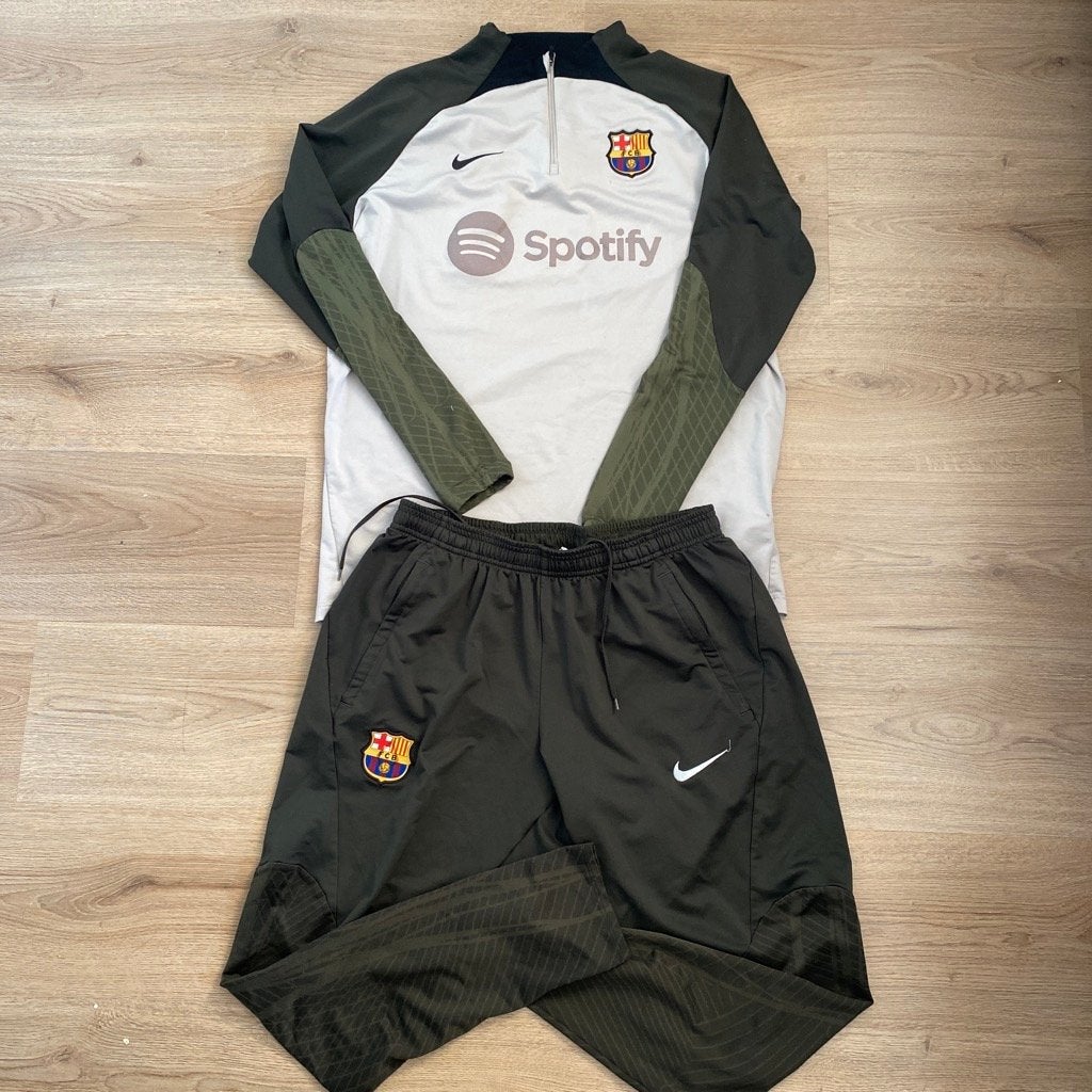 FC Barcelona Trainingspak Nike Dri-Fit Maat L, Sport en Fitness, Voetbal, Maat L, Ophalen of Verzenden, Zo goed als nieuw, Trainingspak