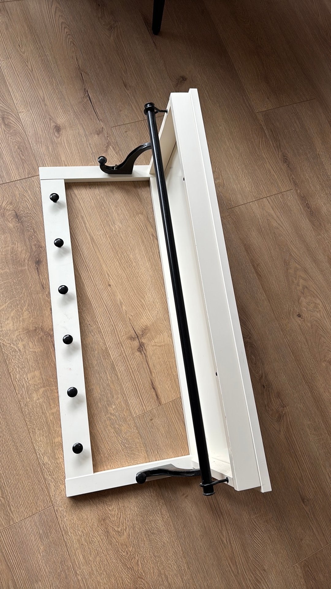 IKEA witte houten wandkapstok met zwarte roede & 6 knoppen, Zo goed als nieuw, Minder dan 100 cm, Hout, Ophalen