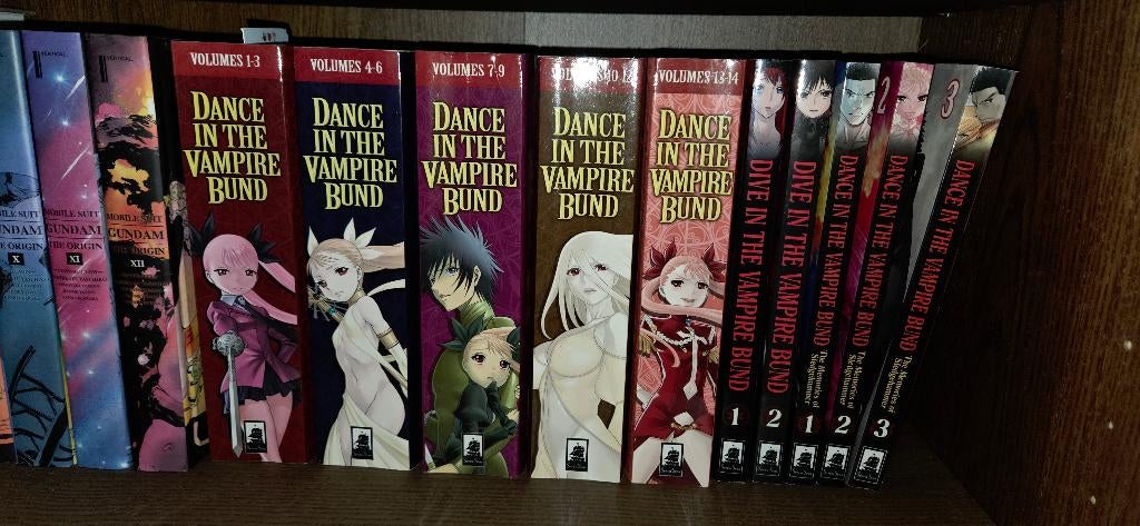 Dance in the Vampire Bund Manga Omnibus 1-5  + Spin-offs, Meerdere comics, Ophalen of Verzenden, Zo goed als nieuw, Japan (Manga)