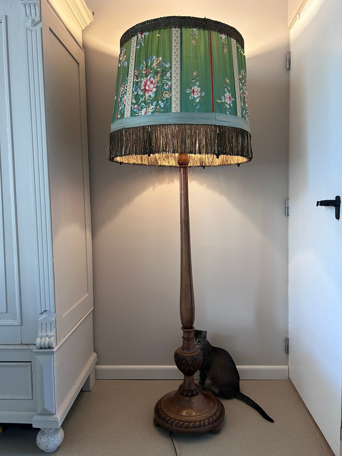 Prachtige vintage vloerlamp met handgeborduurde kap, Ophalen