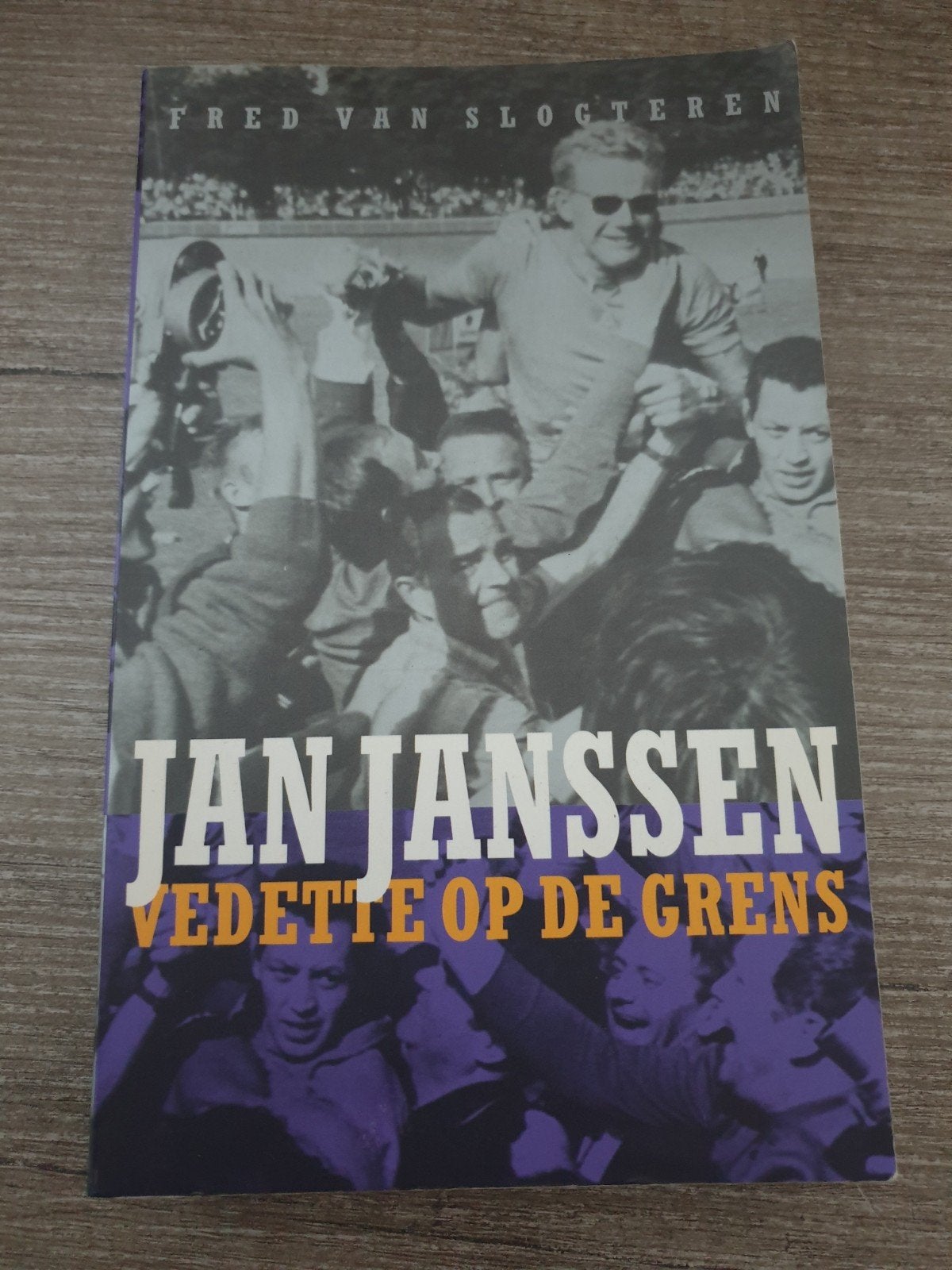 Jan Janssen: Vedette op de Grens - Wielerboek, Ophalen of Verzenden, Gelezen, Fred van Slogteren, Lopen en Fietsen
