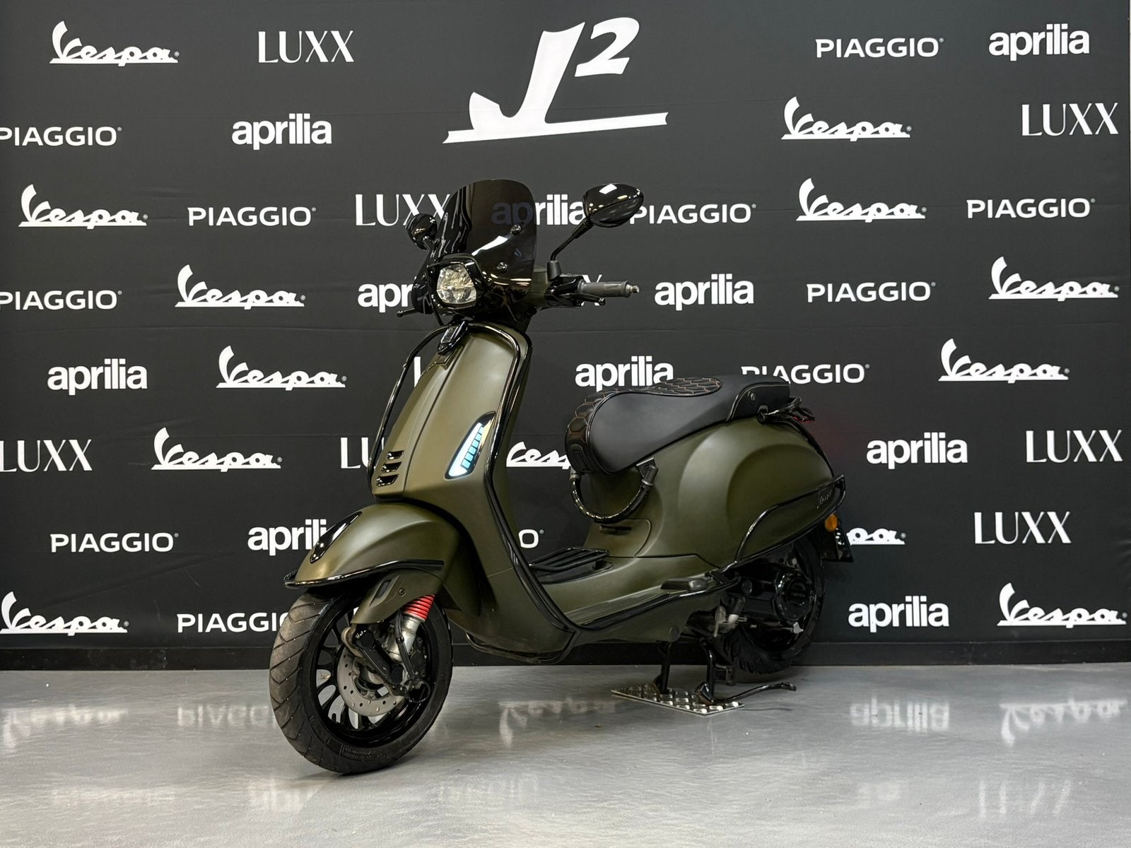 Vespa Sprint | Army Green | Brom | 2023 | 10672 km | 1 eig, Gebruikt, Overige modellen, ., Maximaal 45 km/u