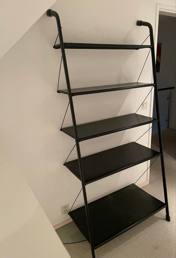 Zwarte design wandkast met variabele diepte planken, Huis en Inrichting, Kasten | Boekenkasten, Gebruikt, 150 tot 200 cm, 25 tot 50 cm