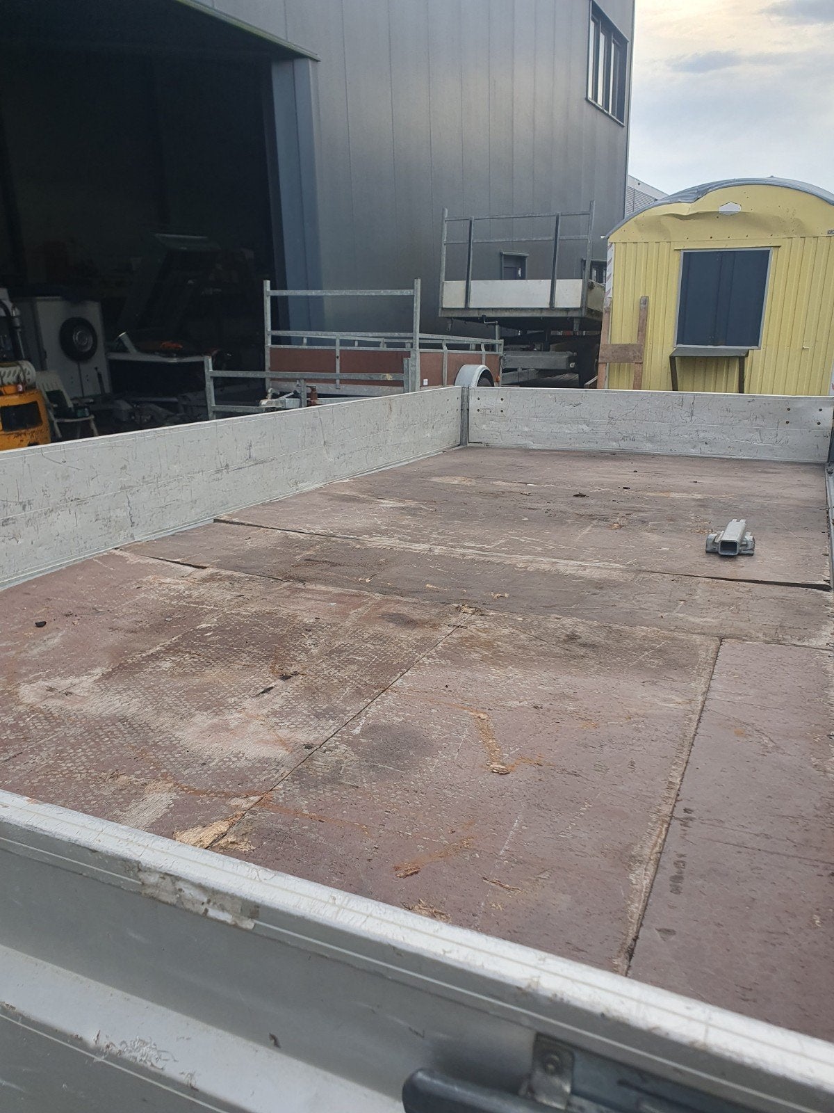 hapert plateau 2ton bj 2015 zo ingeruild 4x185 nu bieden, Ophalen of Verzenden