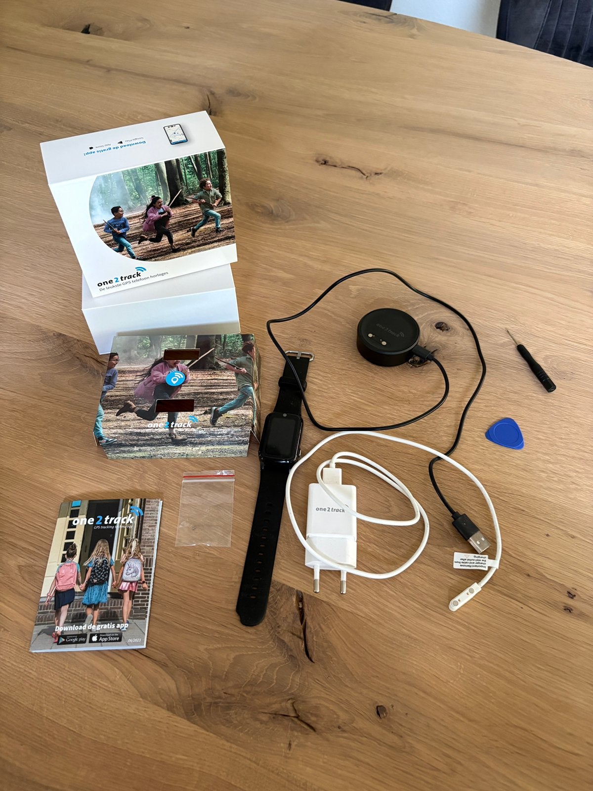 Te koop One2track gps telefoon horloge, Zwart, Ophalen of Verzenden, Zo goed als nieuw, GPS