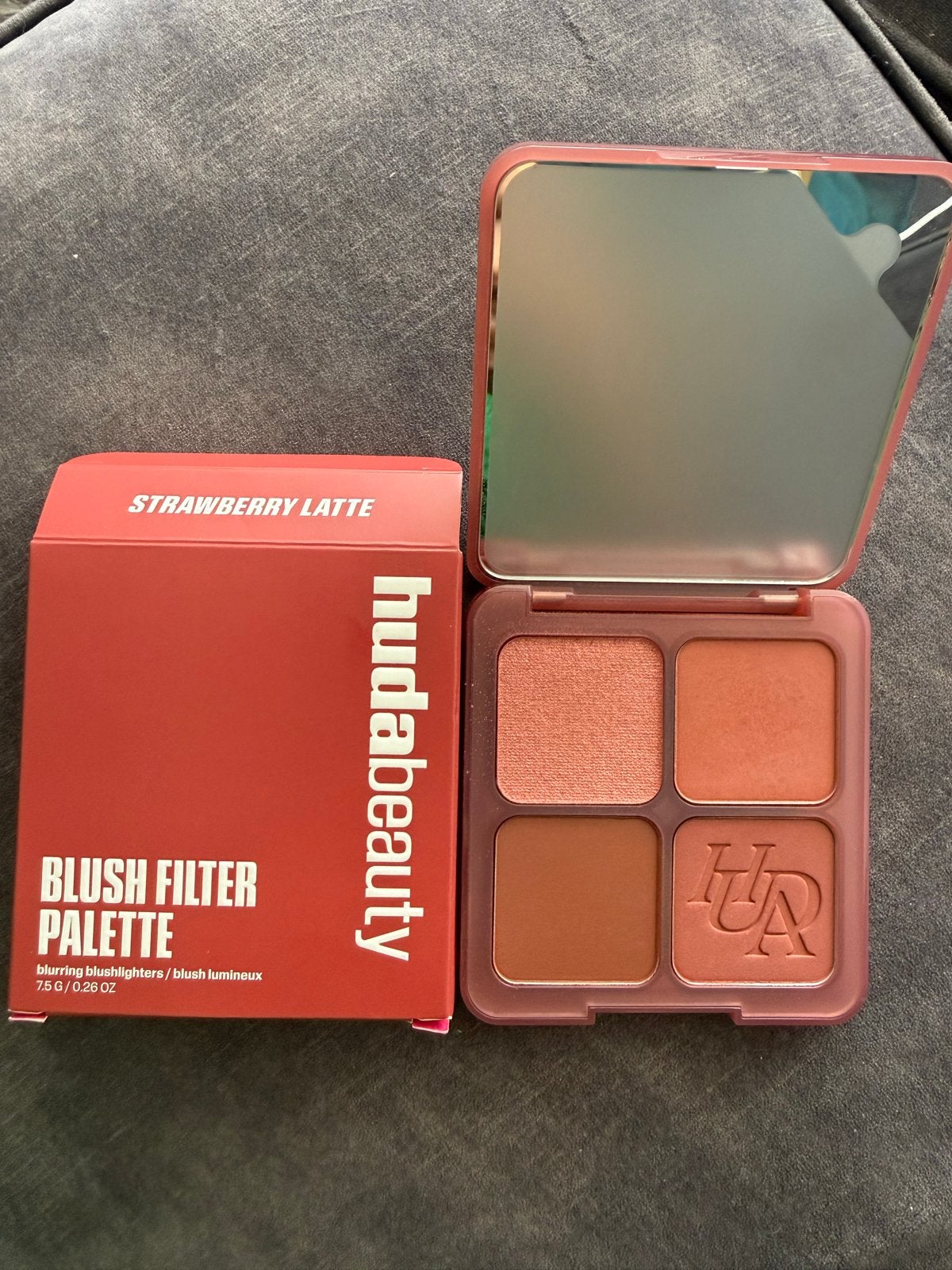 Huda Beauty Blush Filter Palette Strawberry Latte, Wangen, Nieuw, Ophalen of Verzenden, Make-up