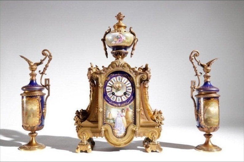 Antieke verguld bronzen Sevres pendule garnituur, Ophalen