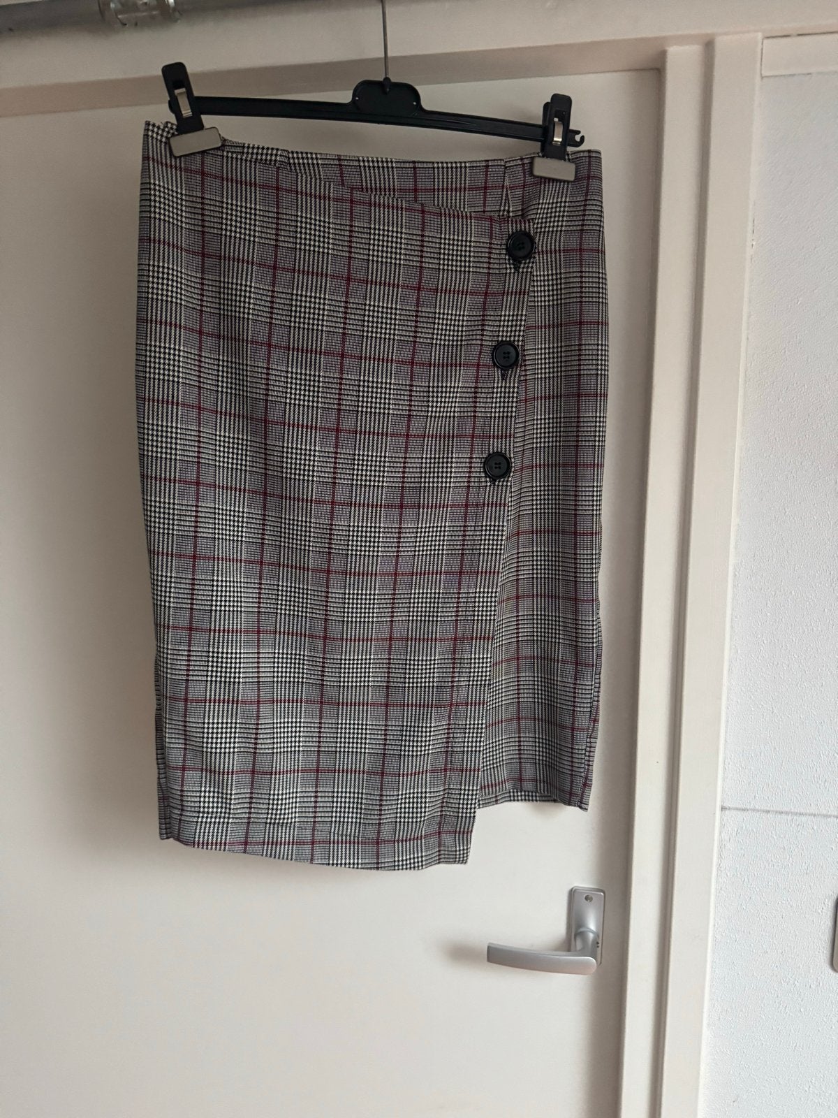Geruite rok met knopen - Maat M, Maat 38/40 (M), Ophalen of Verzenden, Zo goed als nieuw, Knielengte