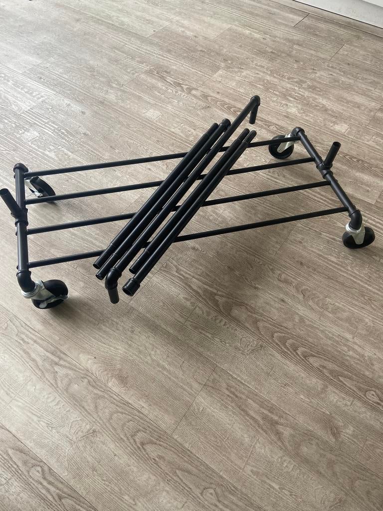 Kledingrek metaal op wielen, Wandkapstok, Ophalen of Verzenden, Zo goed als nieuw, Minder dan 100 cm