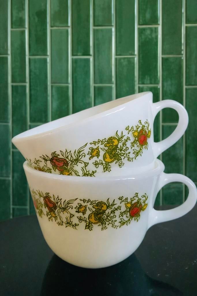 2 vintage Pyrex koffiekopjes, theeglazen melkglas, Ophalen of Verzenden, Zo goed als nieuw, Overige stijlen, Kom(men)
