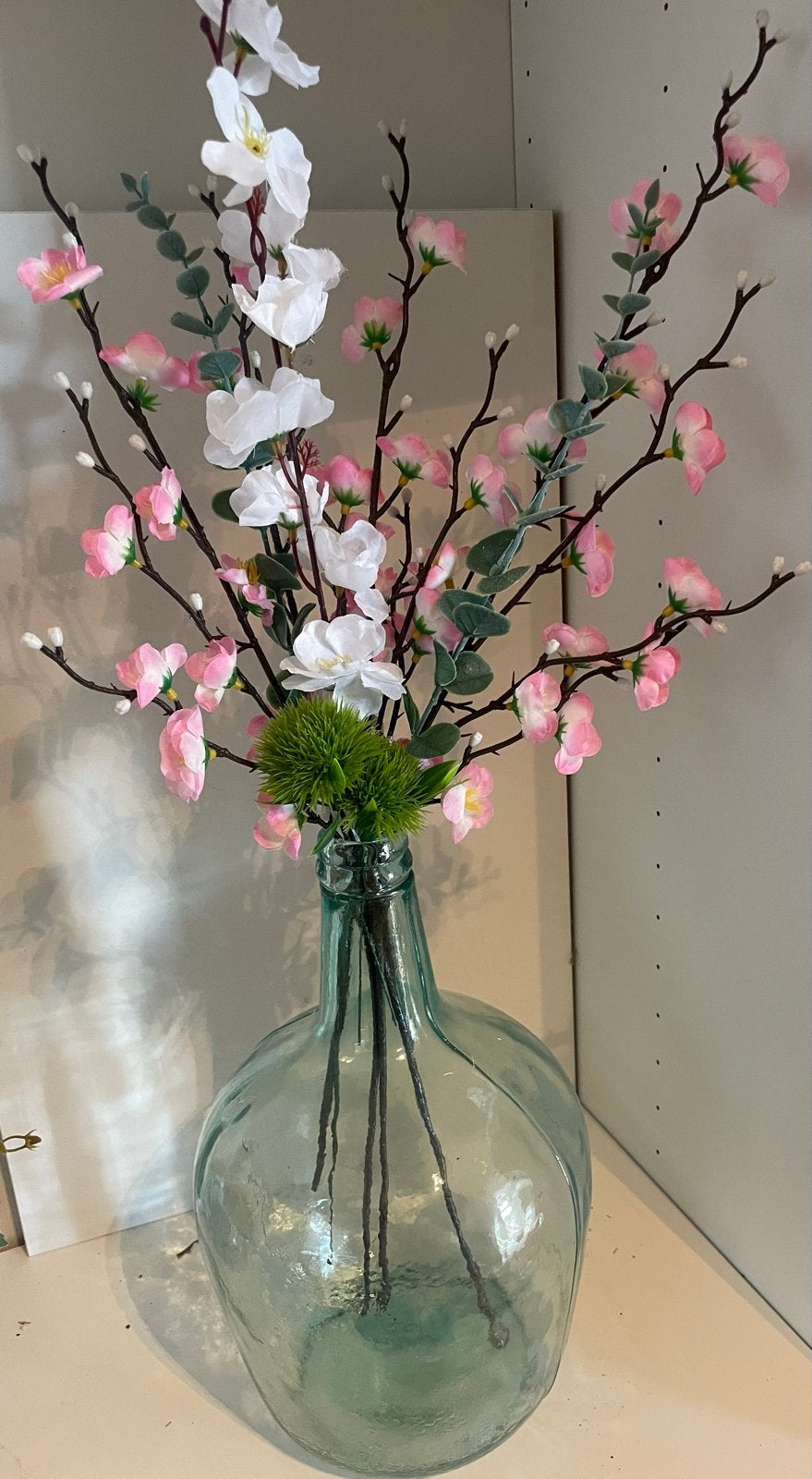 Grote glazen vaas met kunstbloemen (2 stuks), Ophalen, Meerkleurig, 35 cm, Nieuw