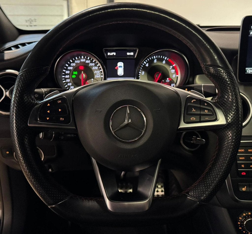 Mercedes-Benz GLA-klasse 250 4Matic Ambition PANO TREKHAAK C, Auto's, Mercedes-Benz, Automaat, Gebruikt, Zwart, 4 cilinders