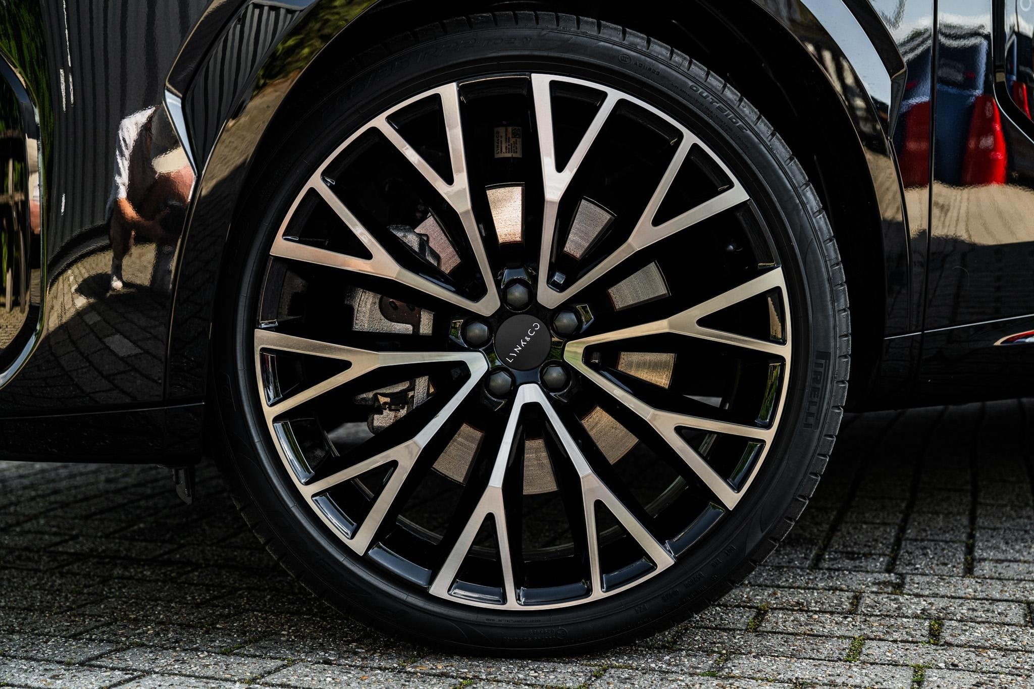 Lynk & Co 08 Plug-in Hybrid 1.5 More | BLACK EDITION | 22" W, 4 cilinders, 2087 kg, Zwart, Bedrijf
