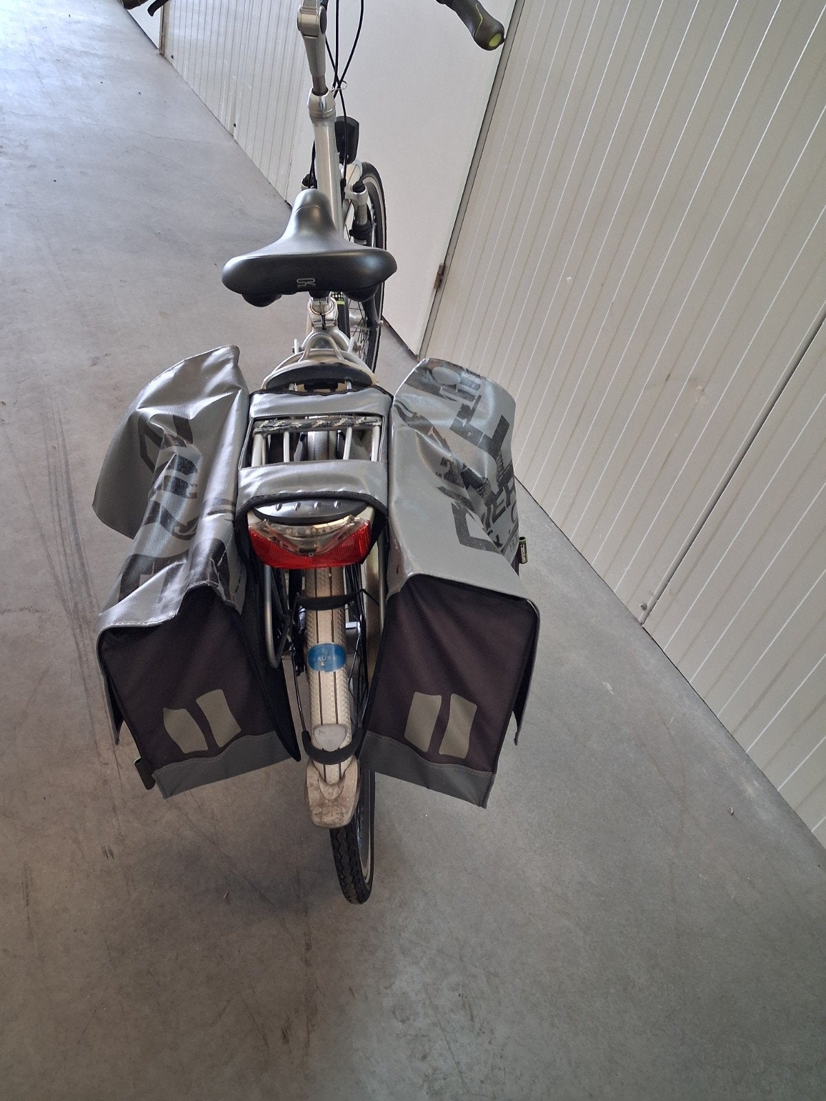 Foto 4 van Gazelle damesfiets met zijtassen - Goede staat