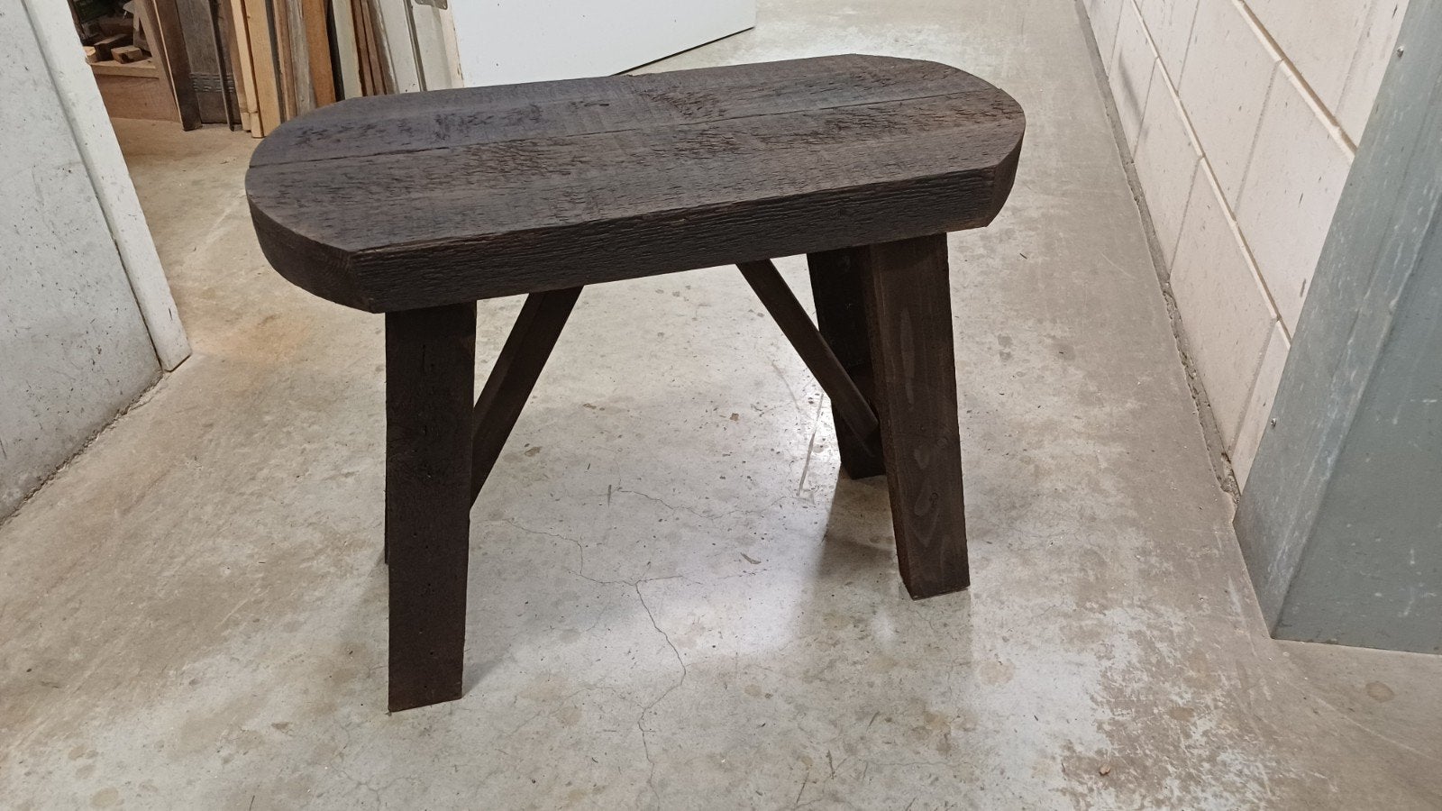 oud hout bankje aura peeperkorn, Huis en Inrichting, Krukjes, Ophalen, Zo goed als nieuw, Hout