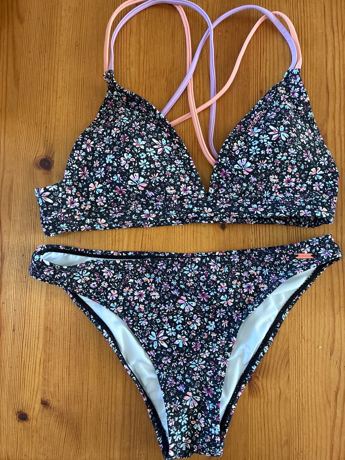 Nieuwe Bikini protest maat 176 met bloemenprint, Kleding | Dames, Badmode en Zwemkleding, Ophalen of Verzenden, Nieuw, Meerkleurig