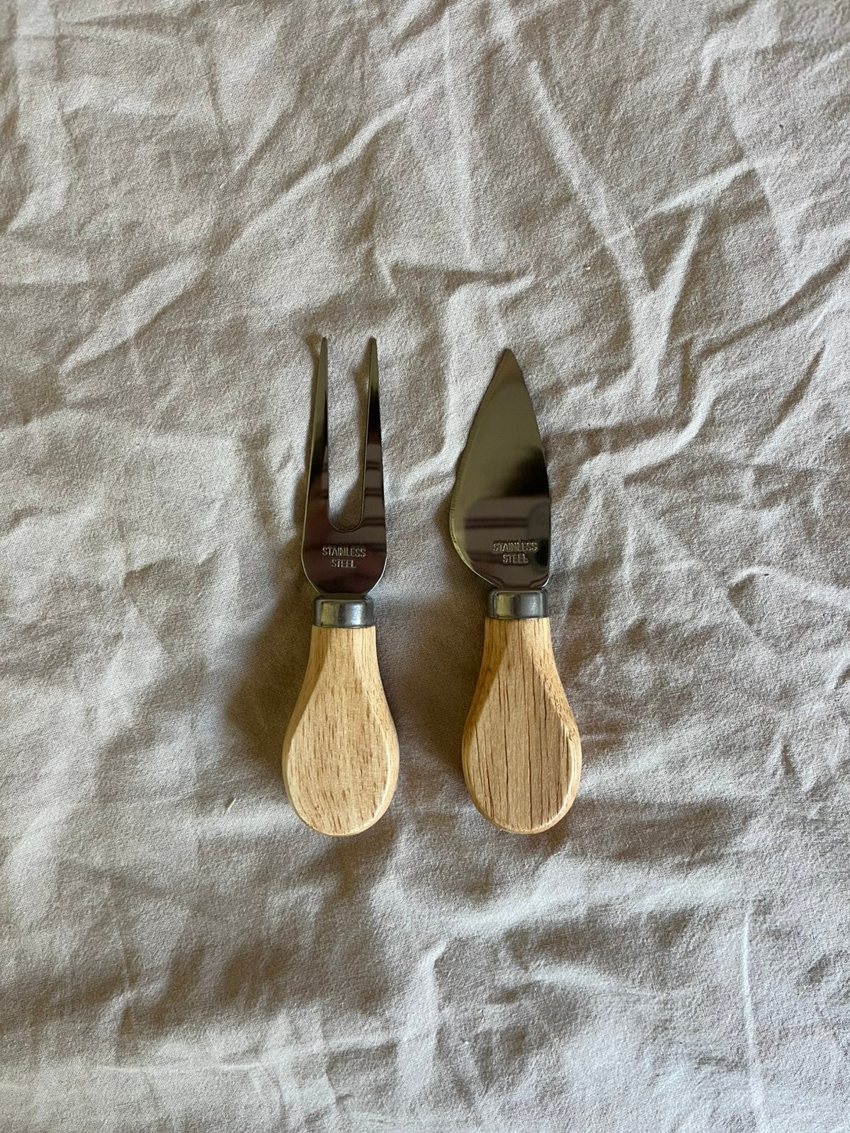 NIEUW! Kaasmes en Kaasvork met houten handvat - set, Huis en Inrichting, Keuken | Bestek, Los bestek, Nieuw, Ophalen of Verzenden