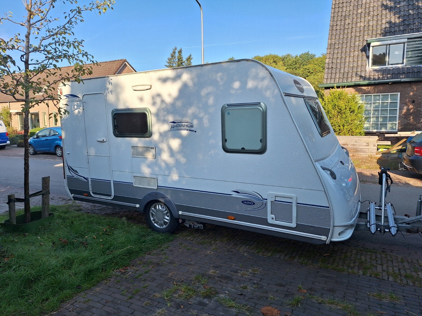 Caravelair 420 met mover (2023), thule fietsrek en voortent, Caravans en Kamperen, Luifel, Frans bed, Treinzit, 750 - 1000 kg