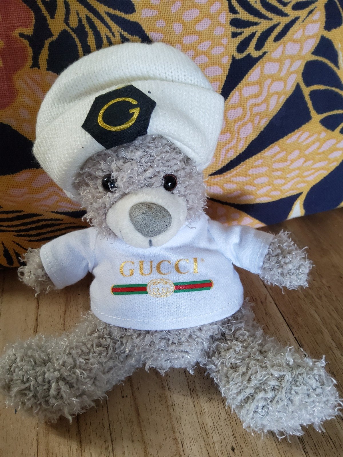 Schattige teddybeer met Gucci-shirt en muts, Gebruikt, Overige merken, Beer, Grijs