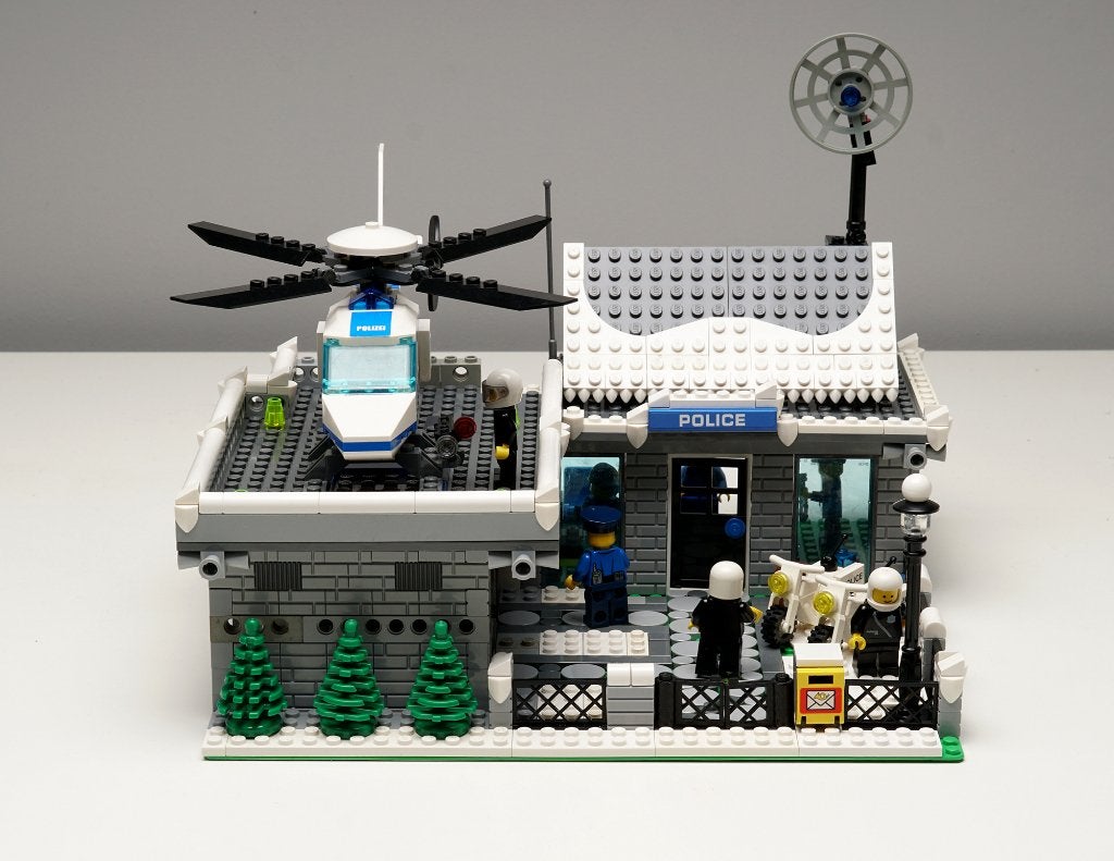 Lego MOC winter politiebureau met helicopter en 11 poppetjes, Inclusief minifiguren, City, MOC (eigen creatie), Lego