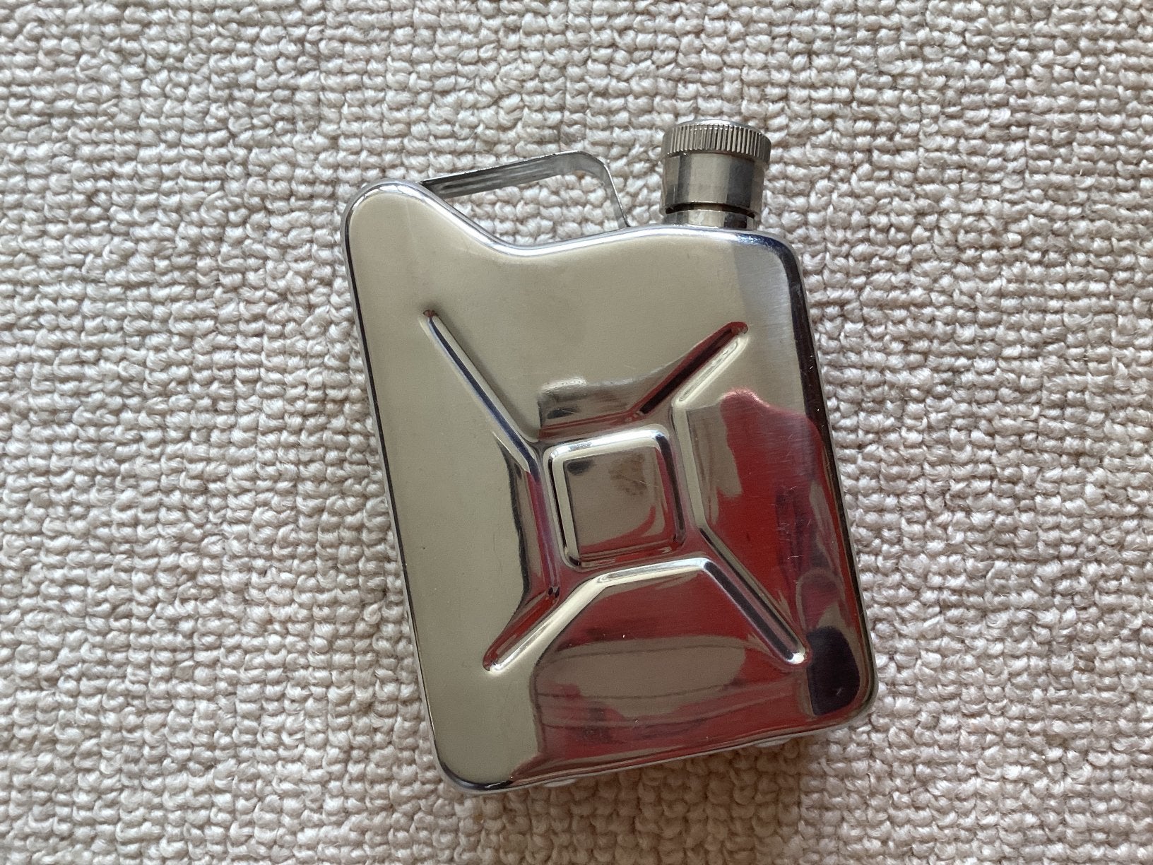 Whiskey Flacon model benzinetank // hoog 9.5 cm, Ophalen of Verzenden, Zo goed als nieuw, Overige gebieden, Overige typen