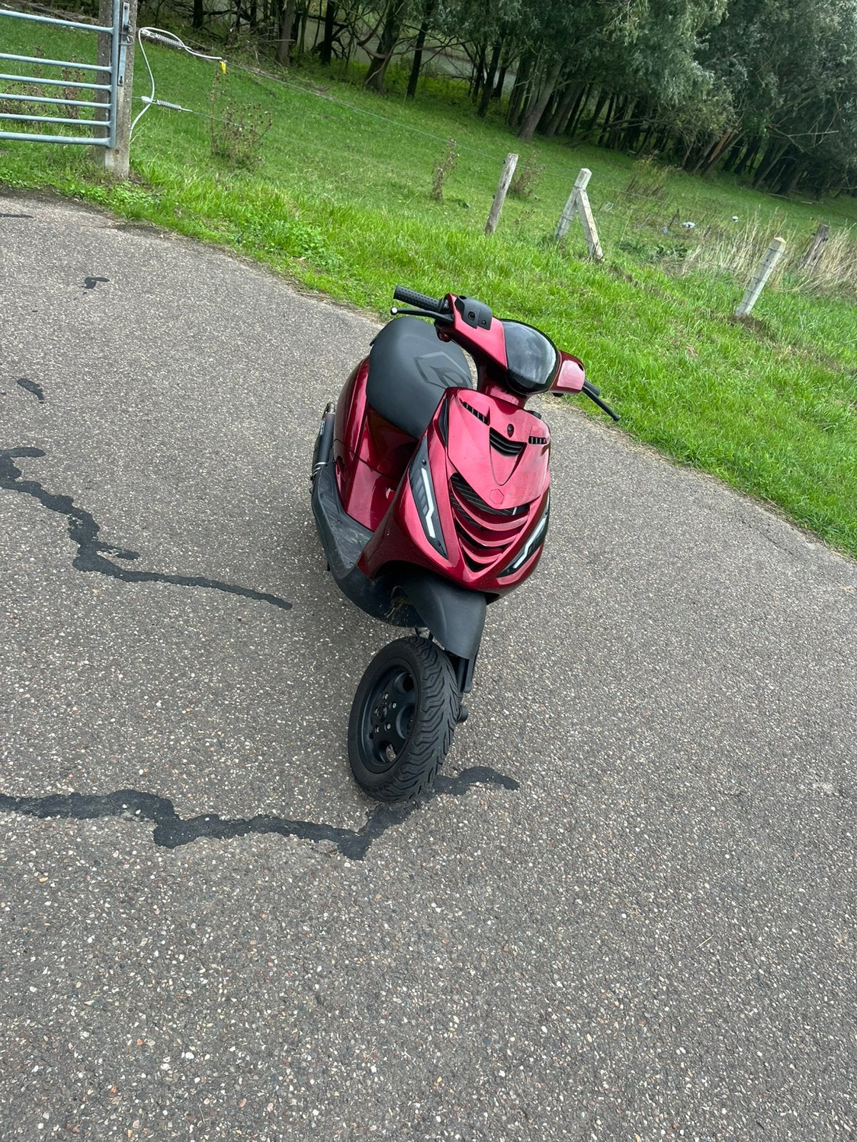 Piaggio zip h2o sp orgineel, Fietsen en Brommers, Ophalen, Maximaal 45 km/u, Zip, Zo goed als nieuw