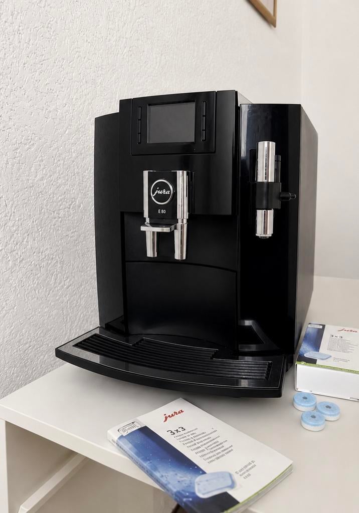 Jura E80 koffiemachine – €340, Witgoed en Apparatuur, Koffiezetapparaten, Ophalen, Zo goed als nieuw, Koffiemachine