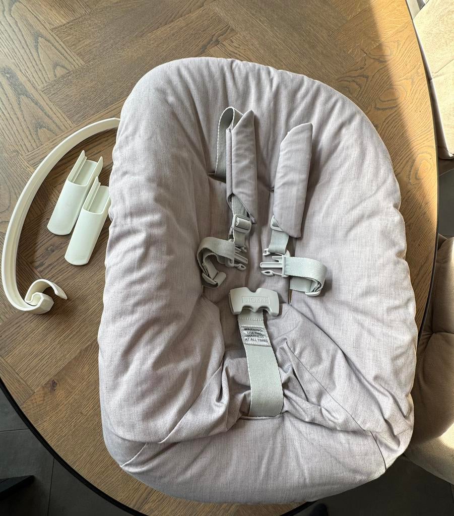 Stokke Tripp Trapp Newborn Set met speelgoedhanger, Kinderen en Baby's, Kinderstoelen, Ophalen of Verzenden, Zo goed als nieuw