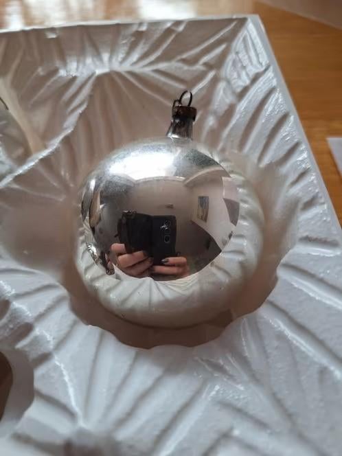 3 zilverkleurige kerstballen in doos h, Diversen, Kerst, Original Thüringer christbaumschmuck, Onbekend, Nieuw, Ophalen of Verzenden