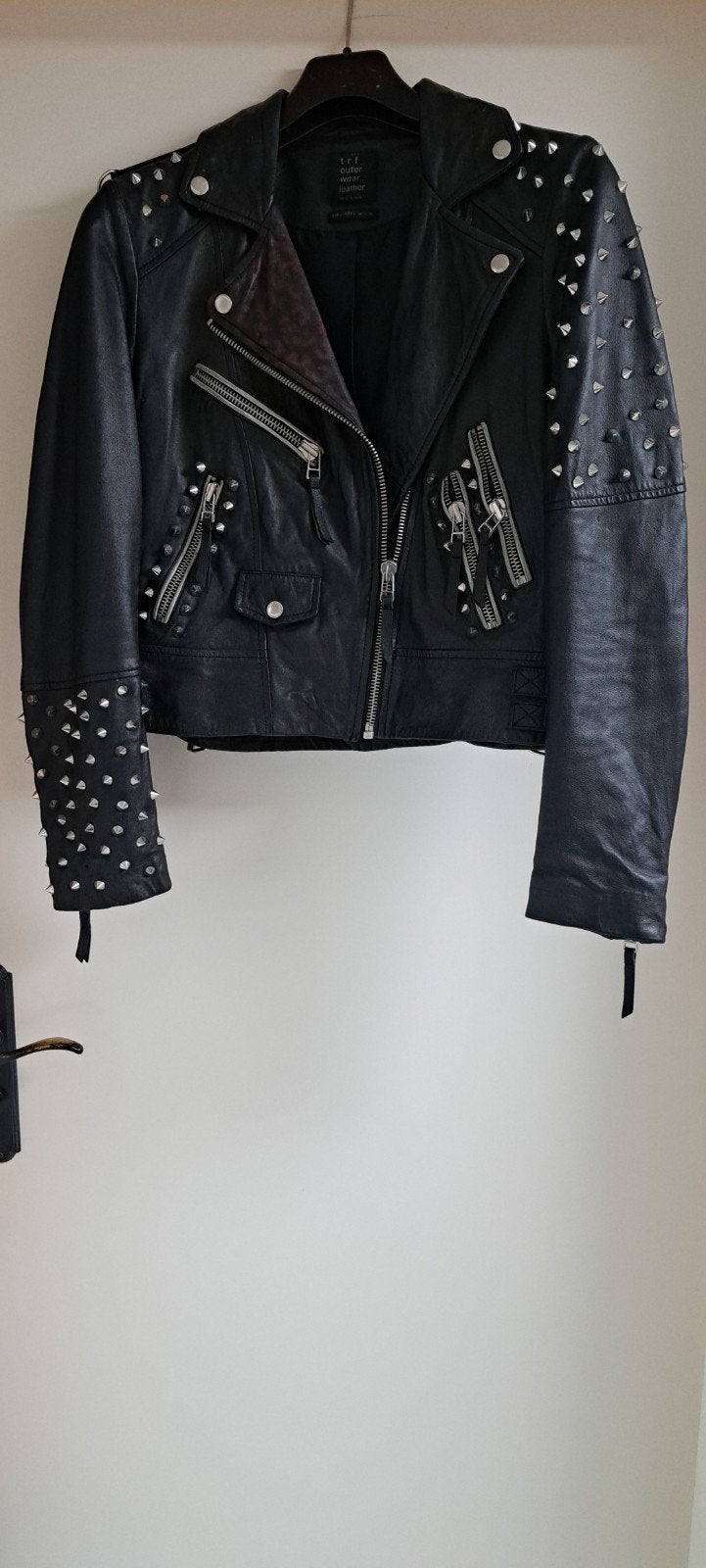 Zara TRF Leren Bikerjack met Studs en Print - Maat L, Kleding | Dames, Zara TRF, Ophalen of Verzenden