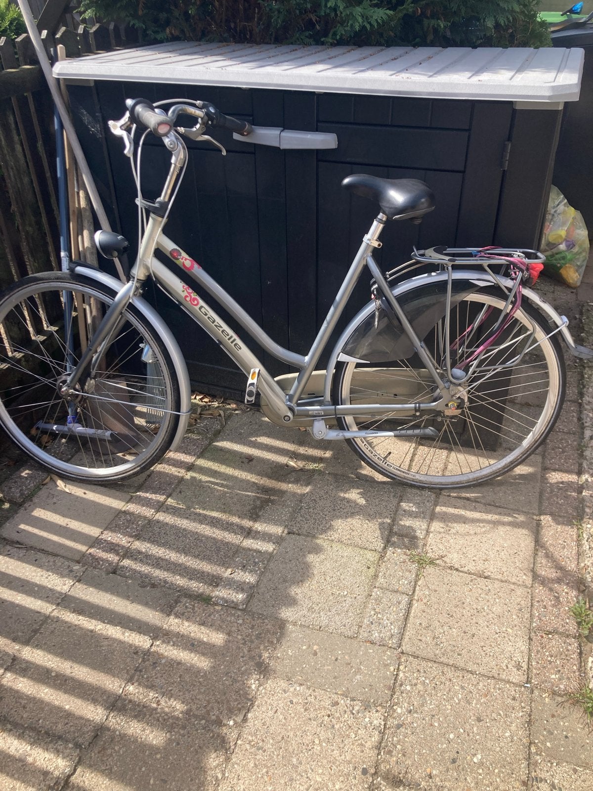 Opknapper Gazelle fiets met handrem - Goed frame, banden te, Fietsen en Brommers, Fietsen | Dames | Damesfietsen, Ophalen, Gebruikt