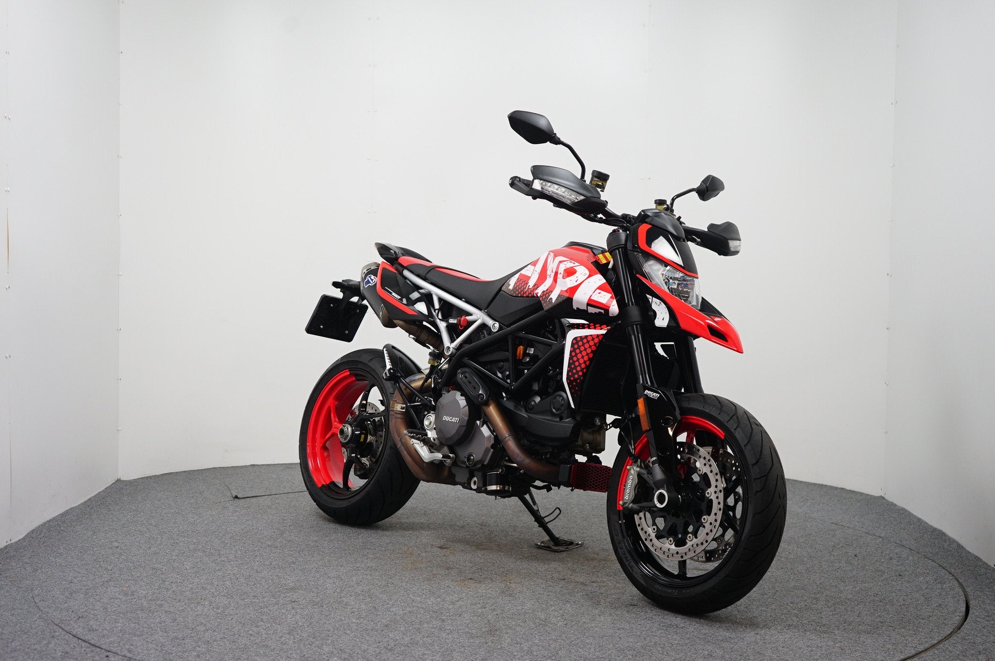 Ducati HYPERMOTARD 950 RVE (bj 2022), Meer dan 35 kW, ABS, 937 cc, SuperMoto