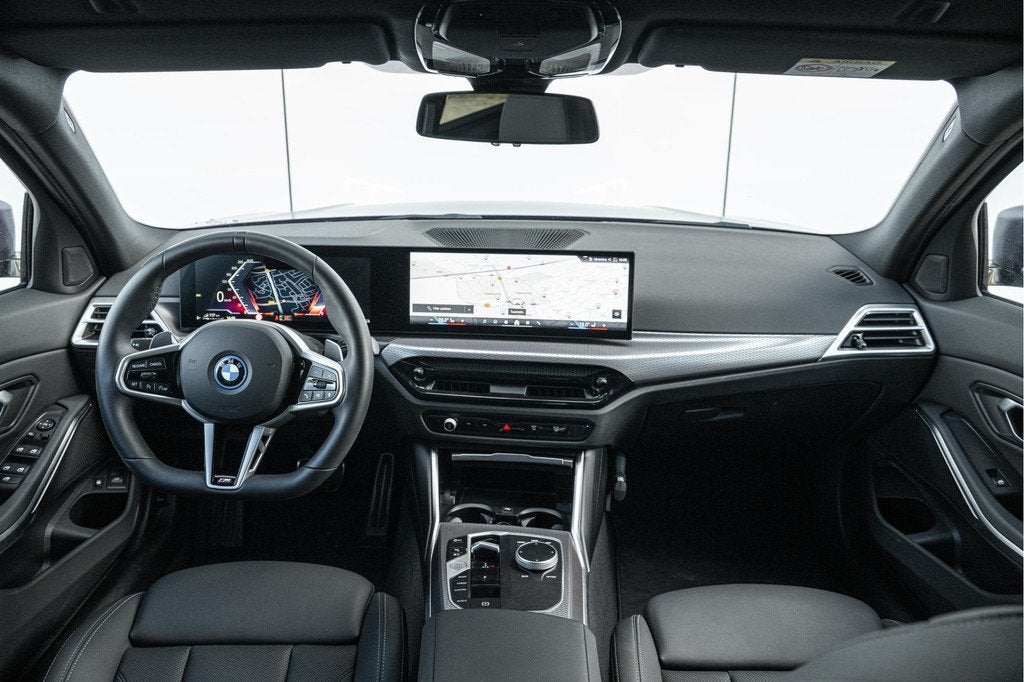 BMW 3 Serie Touring 330e M Sport Automaat / Sportstoelen / A, Auto's, BMW, Automaat, 1998 cc, Achterwielaandrijving, Gebruikt