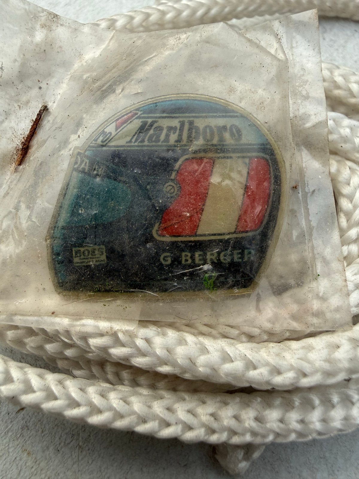 Vintage Gerhard Berger F1 helm speldje/pin, Ophalen of Verzenden, Gebruikt, Sport, Speldje of Pin