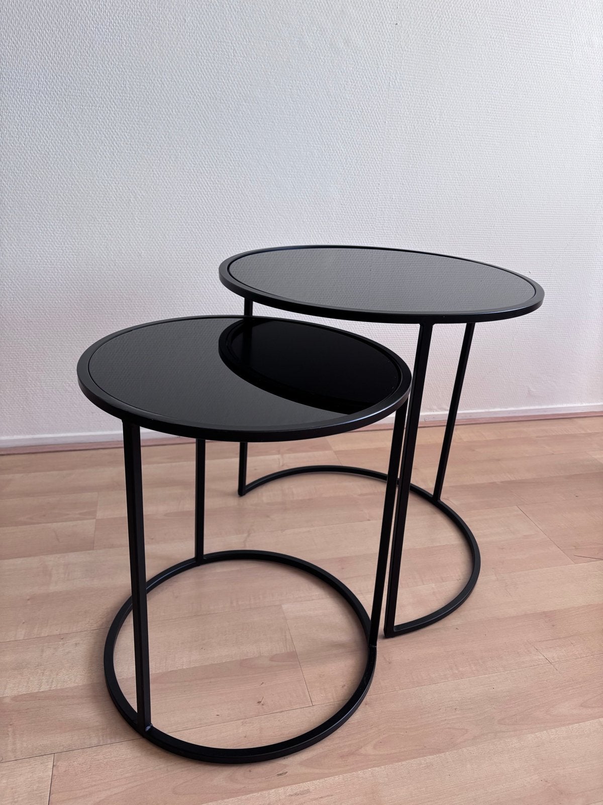 Set van 2 bijzettafels zwart - diameter 50 cm en 40 cm, Minder dan 55 cm, Metaal of Aluminium, Rond, Zo goed als nieuw