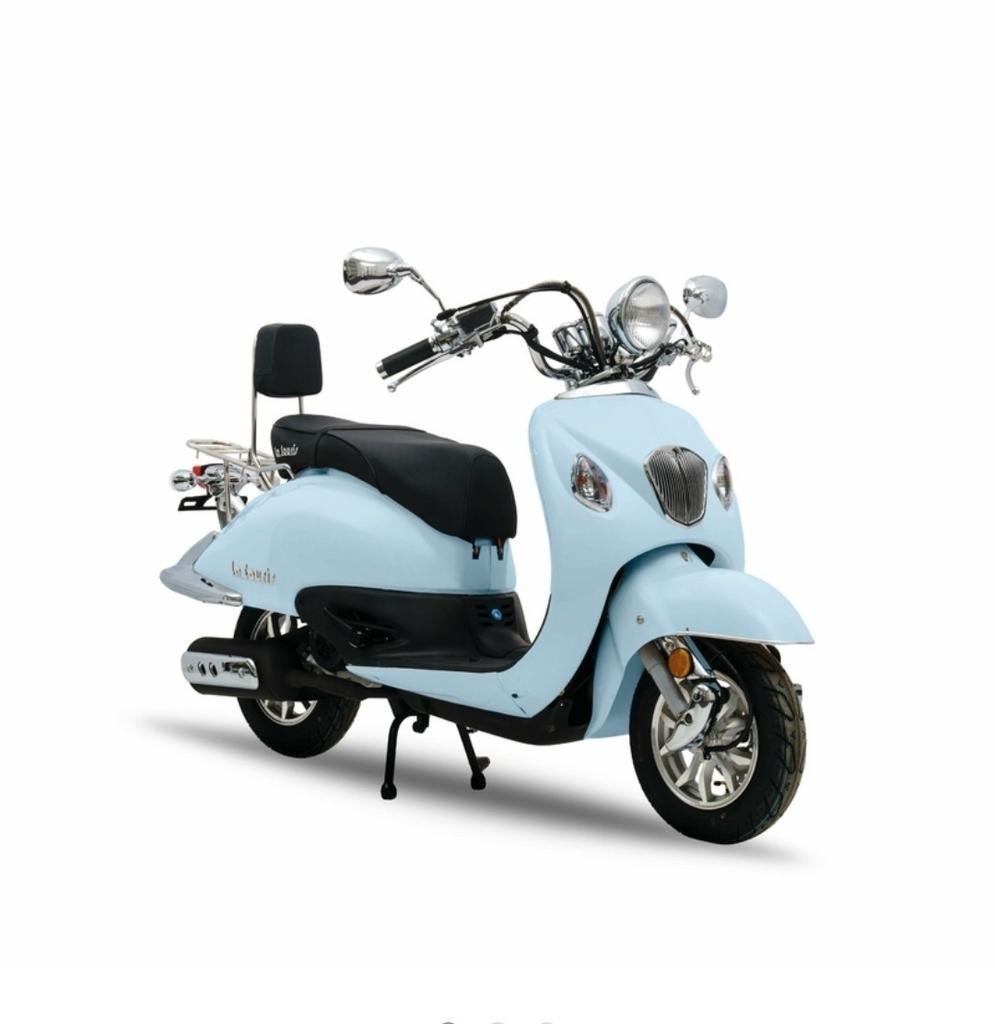 Onderdelen van een lichtblauwe scooter, Ophalen