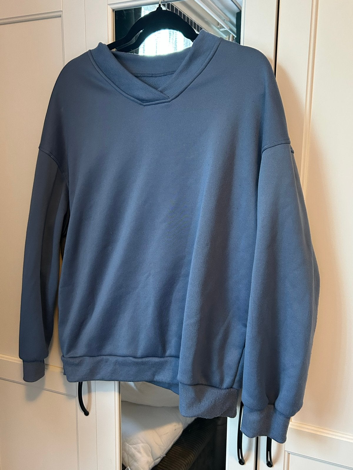Comfortabele blauwe sweater met V-hals, Ophalen of Verzenden, Zo goed als nieuw, Maat 38/40 (M), Blauw