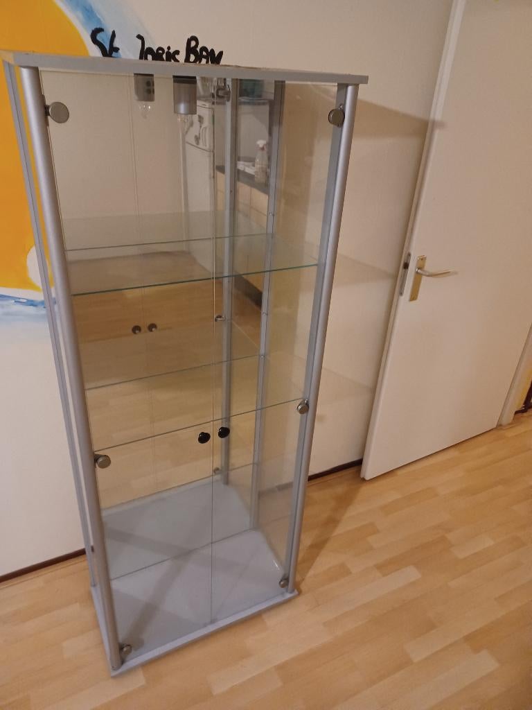 Glazen vitrine kast (spiegel), Huis en Inrichting, Woonaccessoires | Overige, Ophalen, Meerkleurig, Zo goed als nieuw, Modern