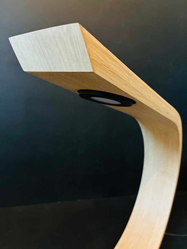 Foto 4 van Handgemaakte designlamp van gebogen hout