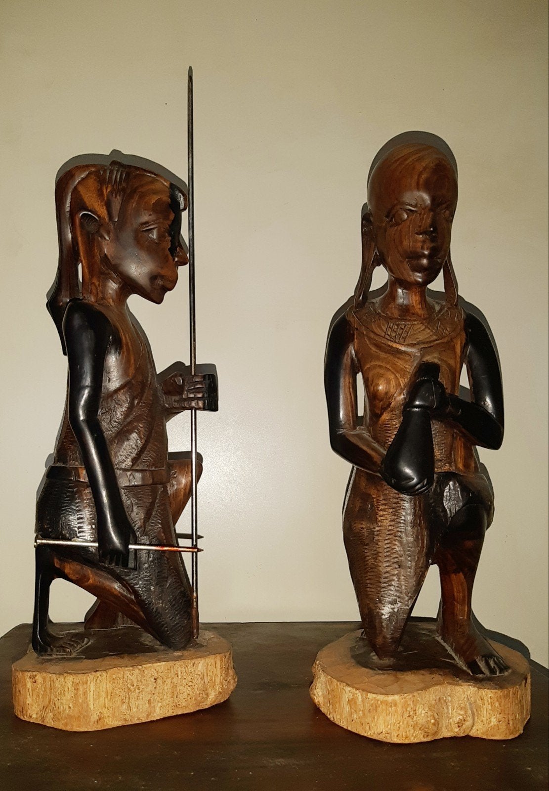 2 handgesneden ebbenhouten Masaï mens sculpturen, Hout, Bruin, Afrika, Ophalen of Verzenden