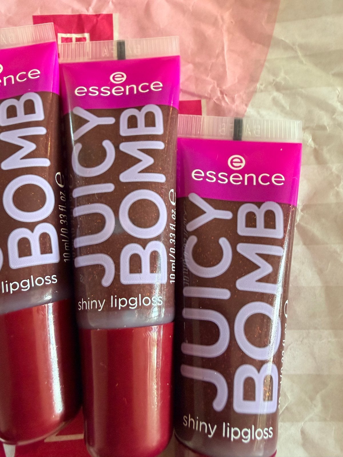 Essence Juicy Bomb Shiny Lipgloss Crushed Berry per stuk., Lippen, Nieuw, Ophalen of Verzenden, Make-up