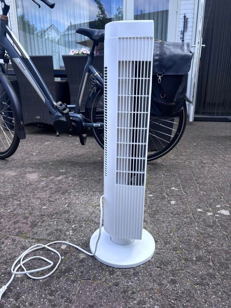 Elektronische ventilator, Ophalen, Zo goed als nieuw, Statiefventilator