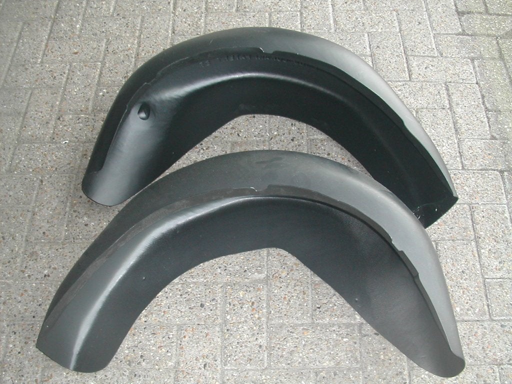 Volvo 140, 164, 240 en 260 achterste binnenschermen. Lokari., Ophalen of Verzenden, Nieuw