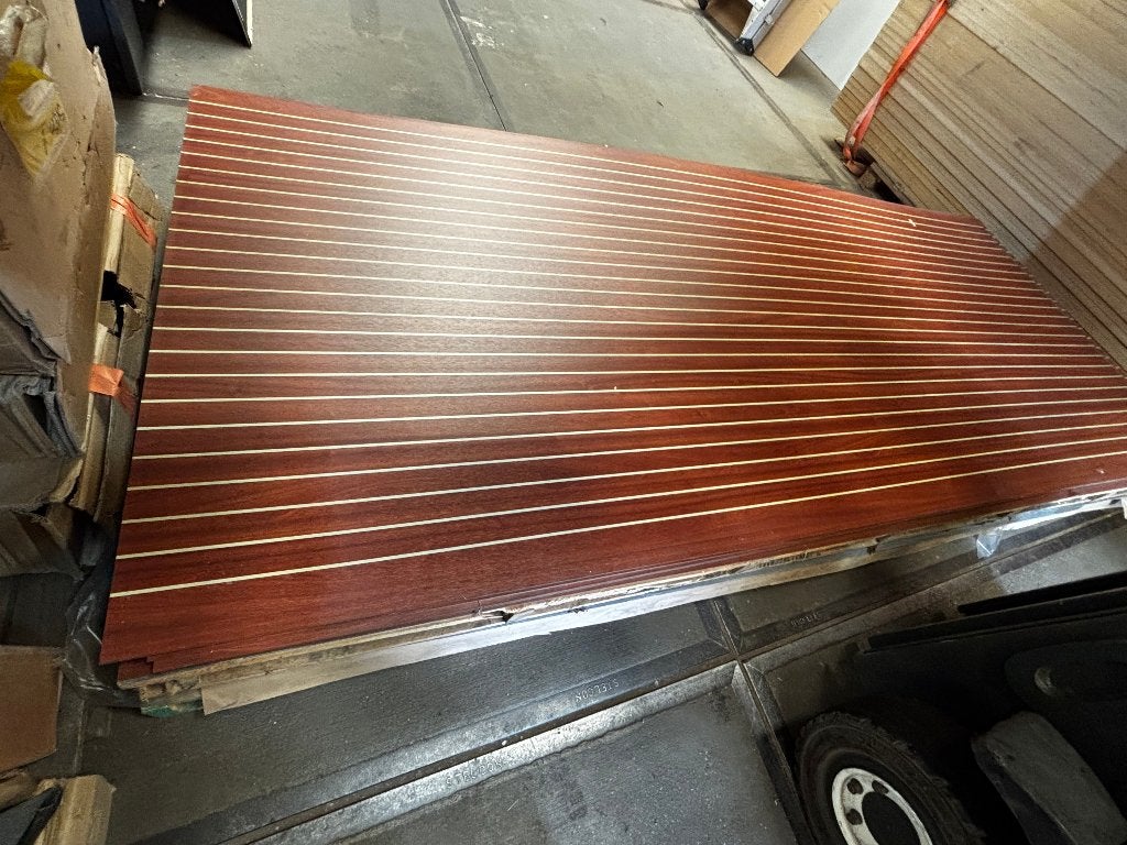 Scheepsdek Trespa, Benin Teak, 130 x 305cm € 250,00, Doe-het-zelf en Verbouw, Platen en Panelen, Ophalen, Nieuw, HPL, Minder dan 20 mm