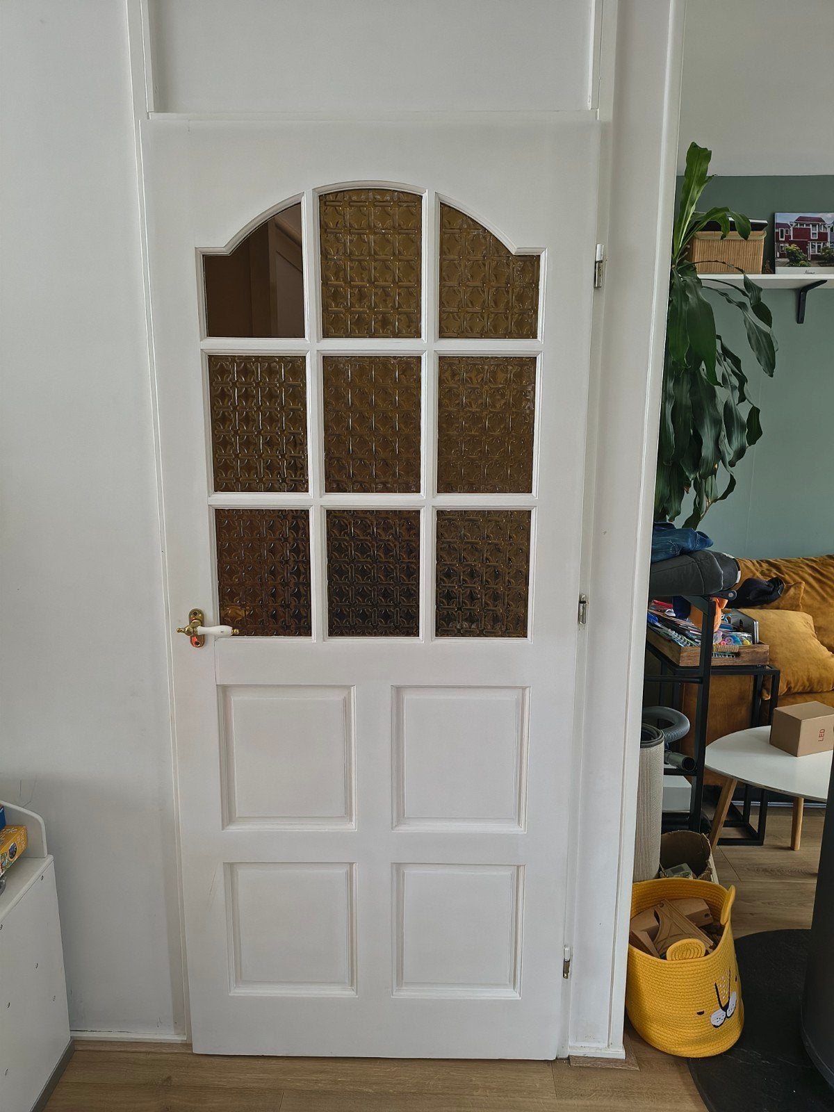 Houten vintage binnendeur met mosterdgele glazen pane, Doe-het-zelf en Verbouw, Ophalen, Gebruikt, 80 tot 100 cm, Binnendeur
