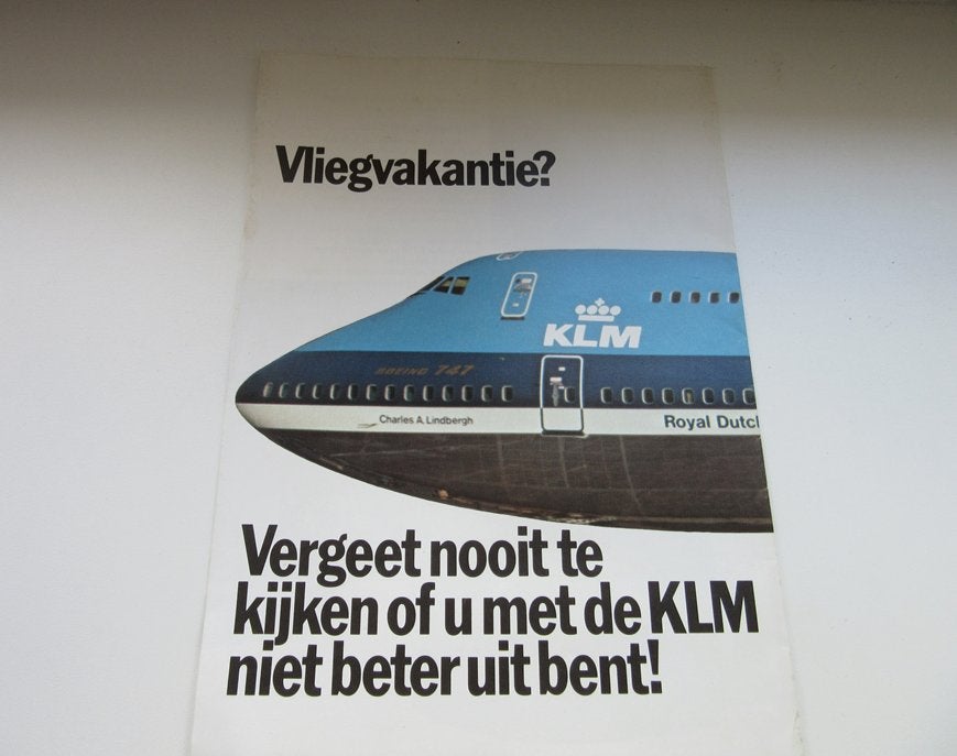 KLM brochure - Vliegvakantie?Vergeet nooit te kijken of u me, Verzamelen, Luchtvaart en Vliegtuigspotten, Verzenden, Gebruikt
