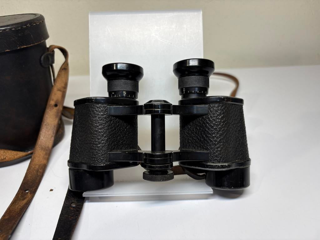 Carl Zeiss  8 x 24 turact verrekijker, Zo goed als nieuw, 8 tot 12x, Met hoes of tas, Porro (met knik)