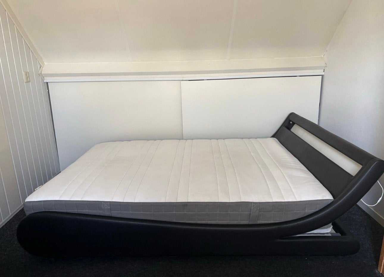 Tweepersoonsbed met matras en LED verlichting, Ophalen, Overige materialen, Gebruikt, Zwart